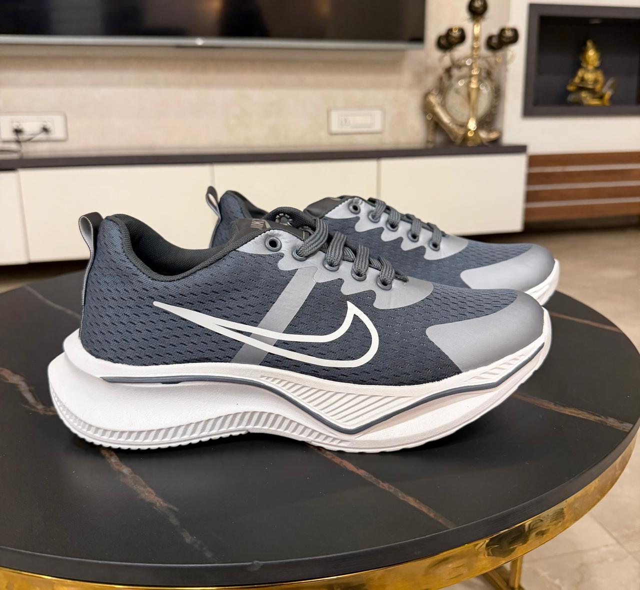 Men’s Lightweight Mesh Running Shoes